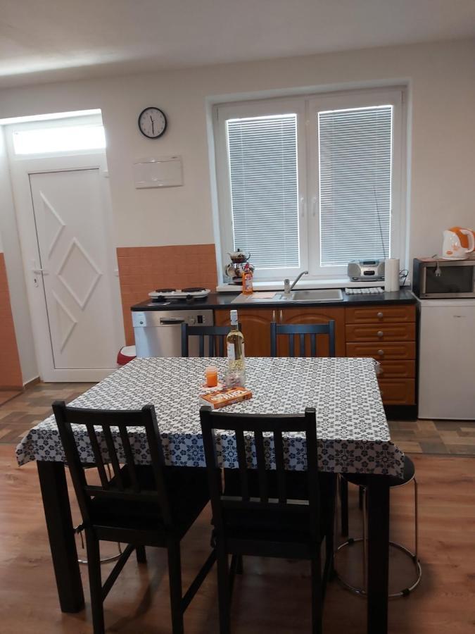 Bekivi Apartmany Dunajska Streda Bagian luar foto
