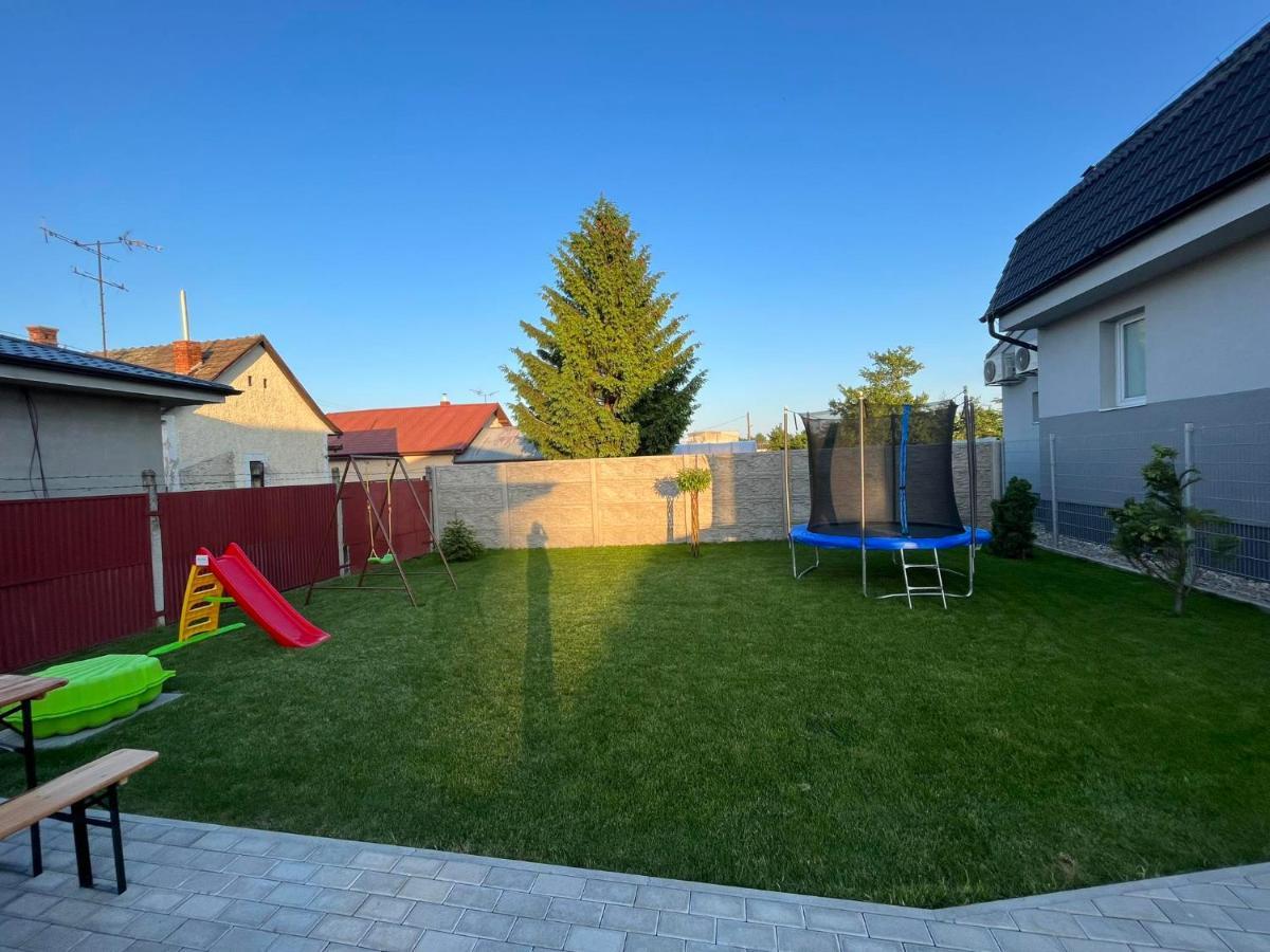 Bekivi Apartmany Dunajska Streda Bagian luar foto